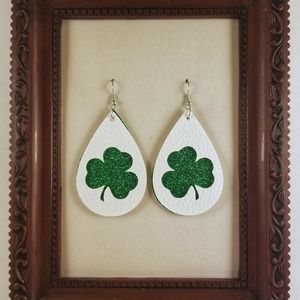 💎Handmade Leather glitter clover earrings
